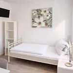 Rent2stay Mit Einzel- Oder Doppelzimmer, Privatem Bad, Smart-tv, Schnelles Wlan, Parkplatz, Autobahnanschluss 3* Schweinfurt