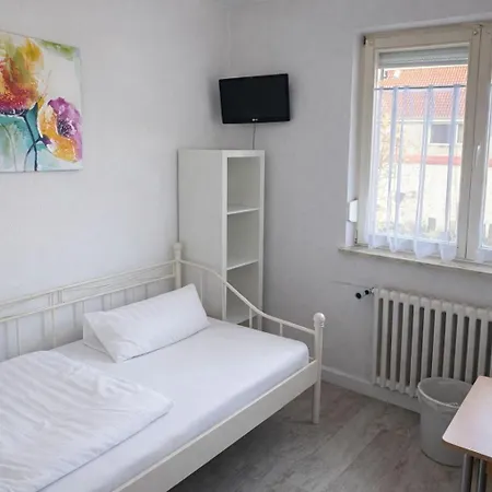 Gæstehus Rent2stay Mit Einzel- Oder Doppelzimmer, Privatem Bad, Smart-tv, Schnelles Wlan, Parkplatz, Autobahnanschluss 3*