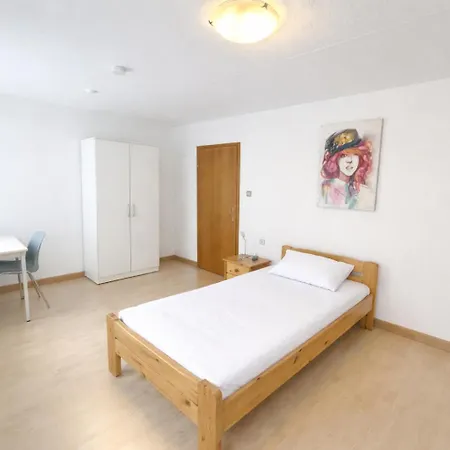 Rent2stay Mit Einzel- Oder Doppelzimmer, Privatem Bad, Smart-tv, Schnelles Wlan, Parkplatz, Autobahnanschluss 3*