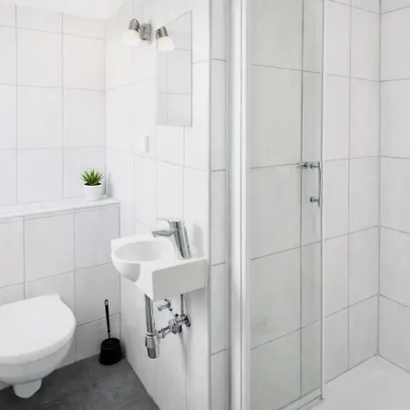 Rent2stay Mit Einzel- Oder Doppelzimmer, Privatem Bad, Smart-tv, Schnelles Wlan, Parkplatz, Autobahnanschluss